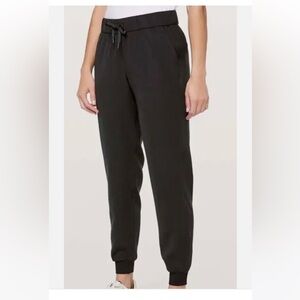 Lululemon on the fly woven joggers - wrinkle free